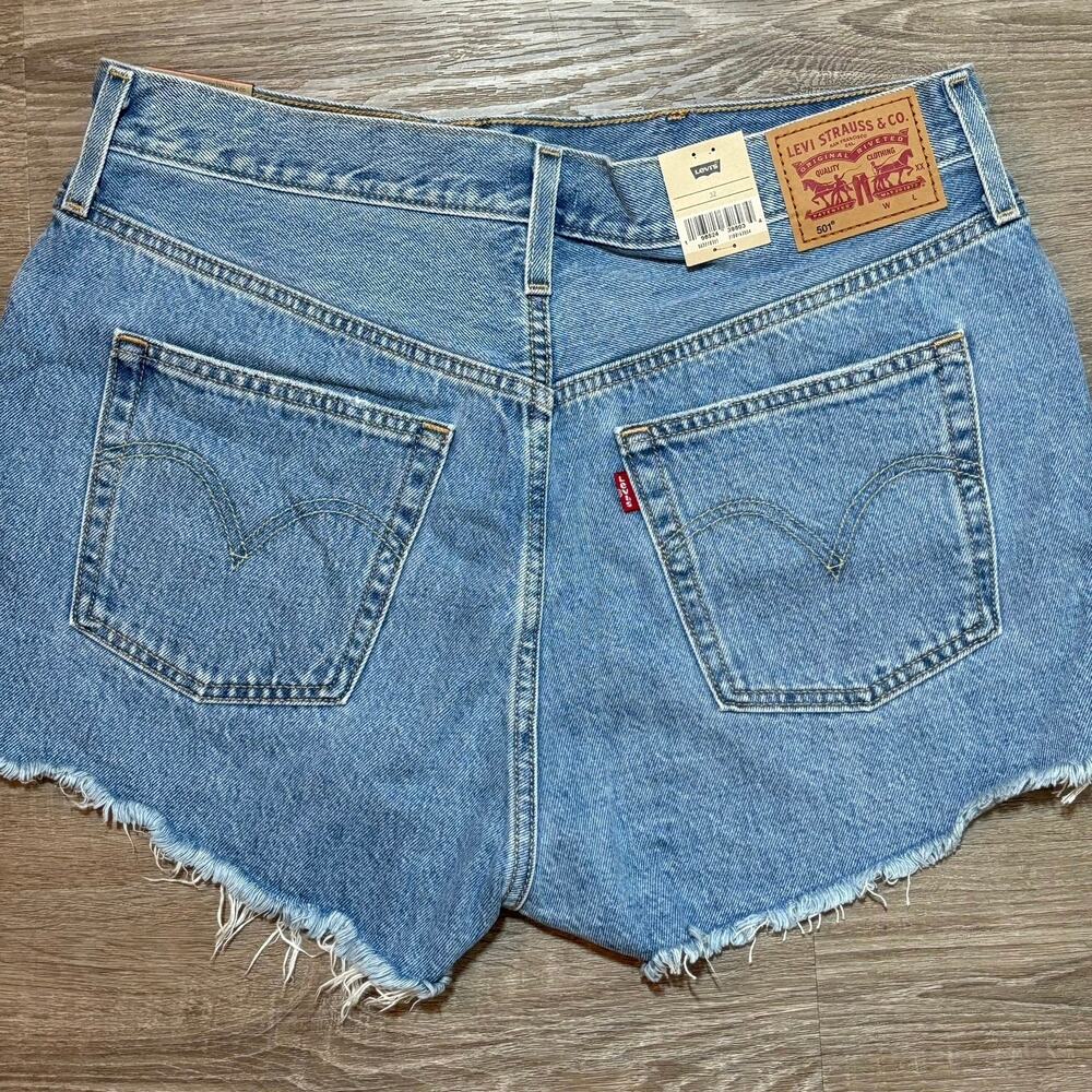 NWT Levi’s 501 Original High Rise Distressed Denim Shorts Size 32 - Picture 12 of 14